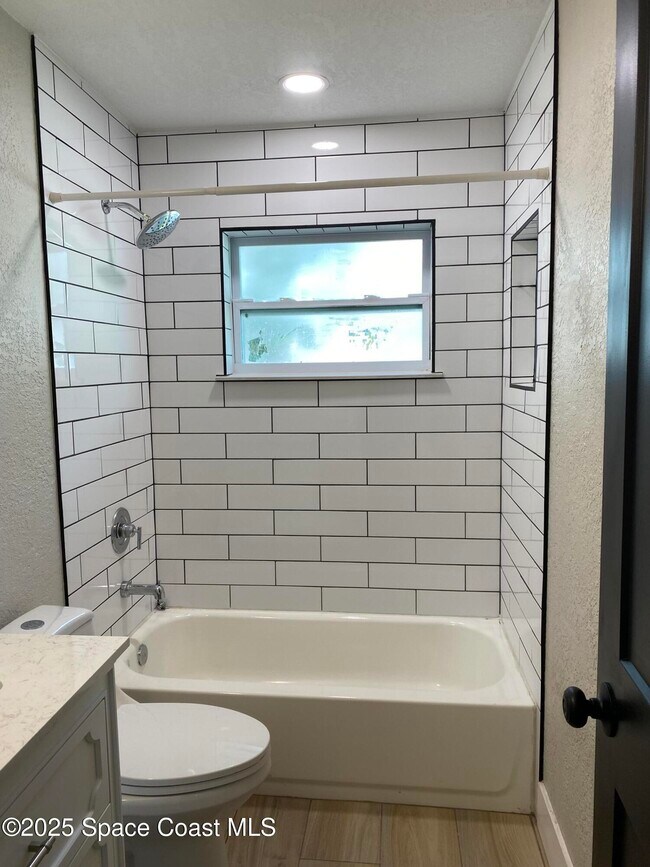 Building Photo - 411 Palmetto Ave