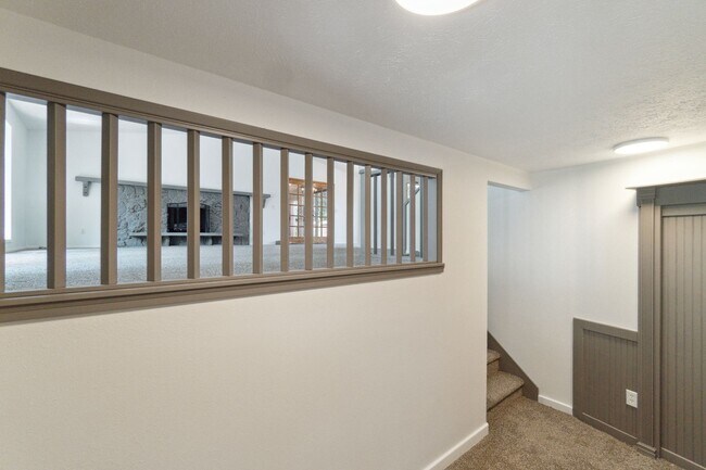 Building Photo - Beautiful Single Family Home Located In In...