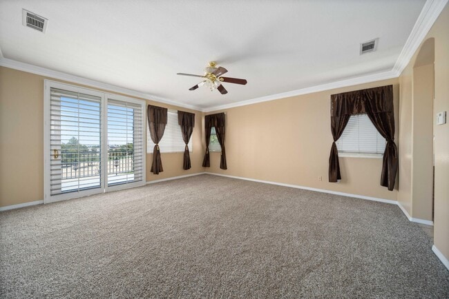 Building Photo - 3121 Club Rancho Dr
