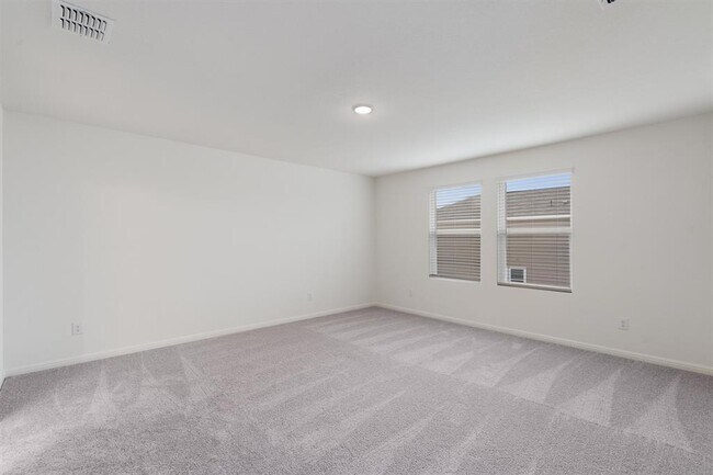 Building Photo - 1000 Sika Cv