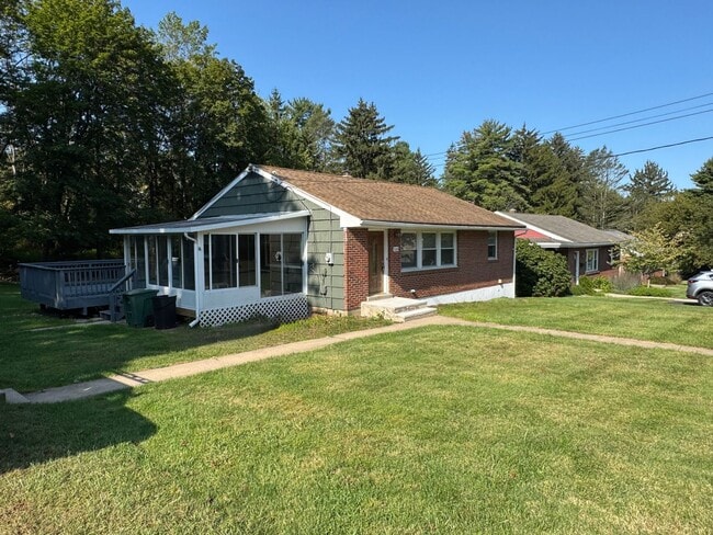 Building Photo - Quiet Ranch 3 bedroom home in Emmaus