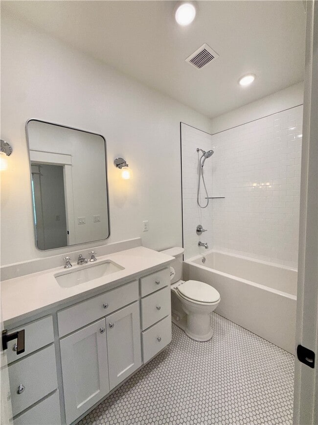 Building Photo - 825 NW 14th St