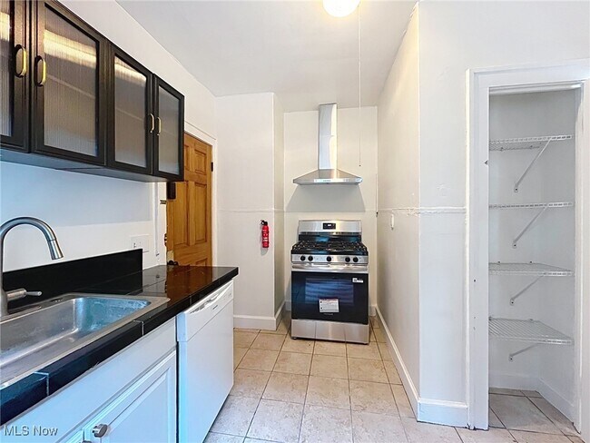 Building Photo - 2683 Hampshire Rd