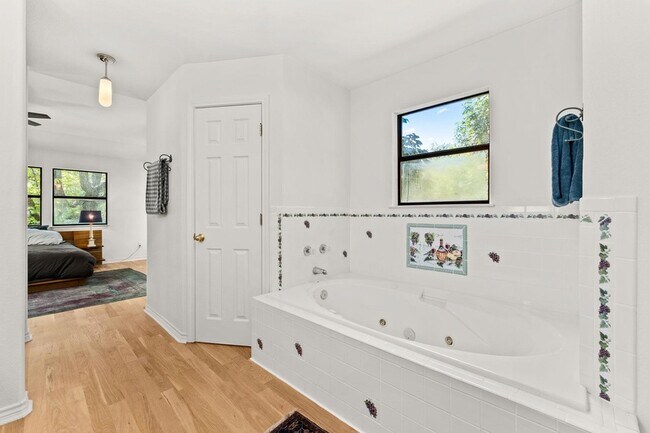 Building Photo - 800 Spur 191