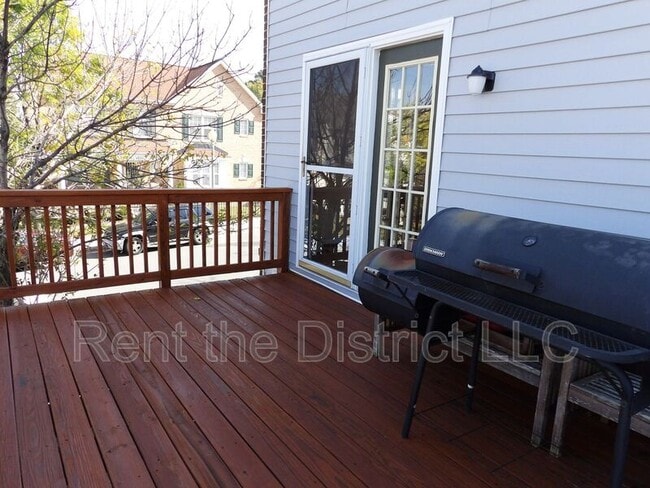 Building Photo - 1026 Wahler Pl SE