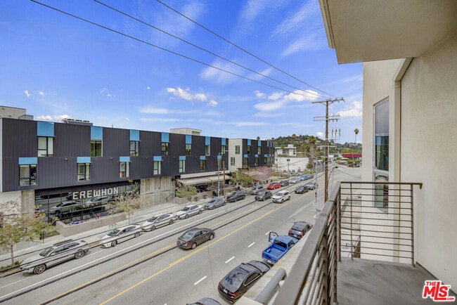 Building Photo - 1045 Manzanita St