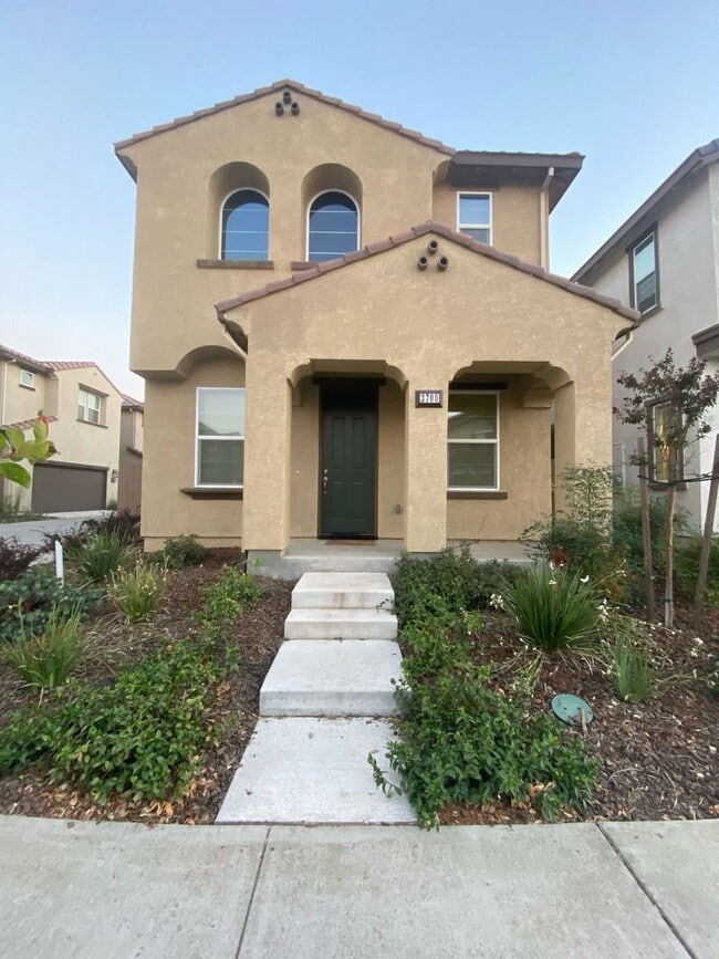 Primary Photo - 4 Bedroom 2.5 bath Available now