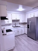Kitchen - 4700 Clair Del Ave