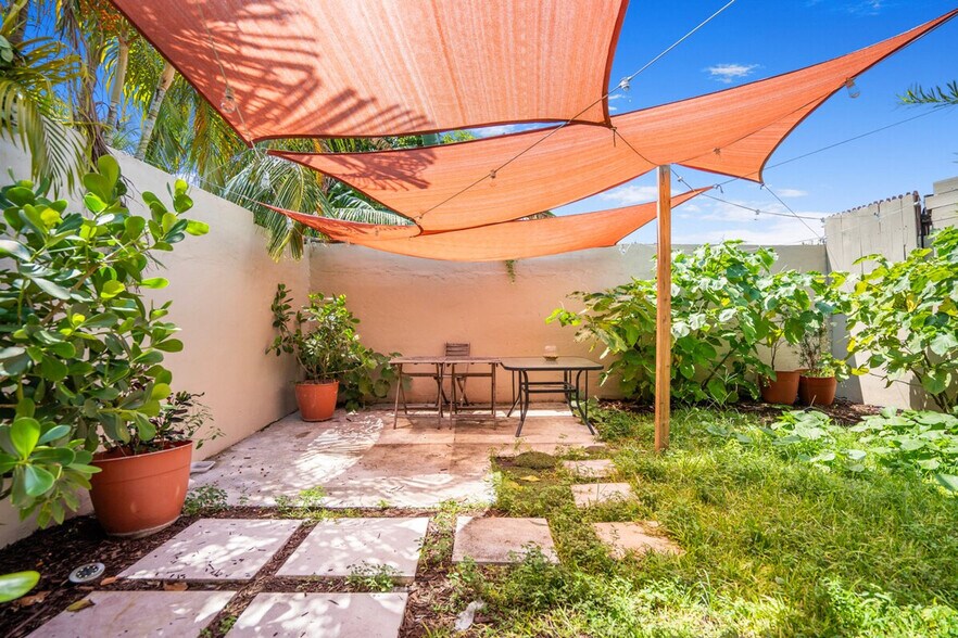 Building Photo - 422 NW 8th St