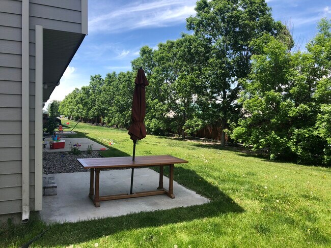 BACKYARD - 464 W Shore Dr