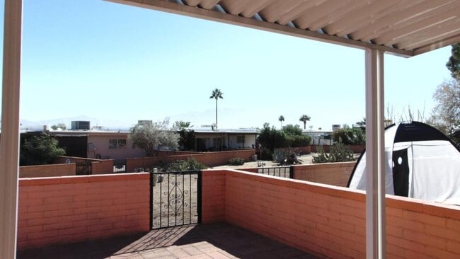 Building Photo - 428 N Calle Del Diablo