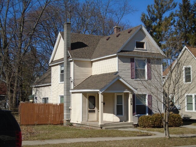 Primary Photo - 209 Fuller Ave SE