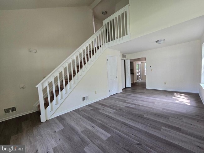 Building Photo - 1417 S Farmview Dr