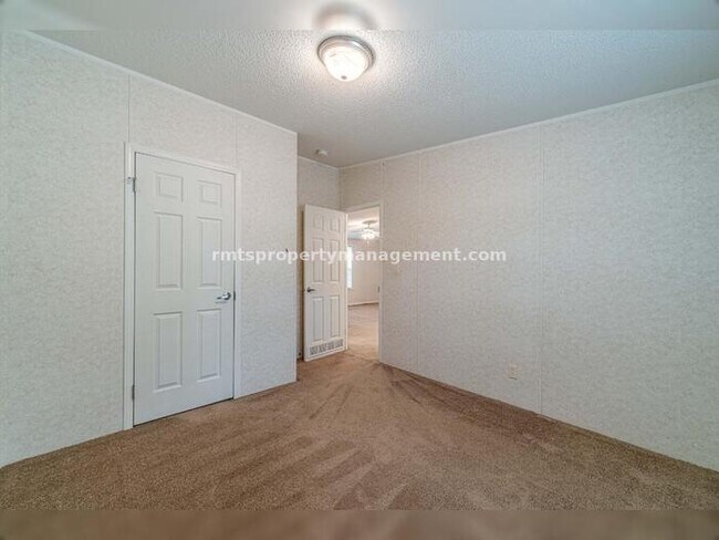 Building Photo - A COUNTRY DREAM! 4BR, 2BATH MANUFACTURED HOME, $1650./month