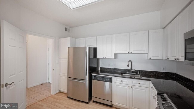 Building Photo - 3100 N Leisure World Blvd