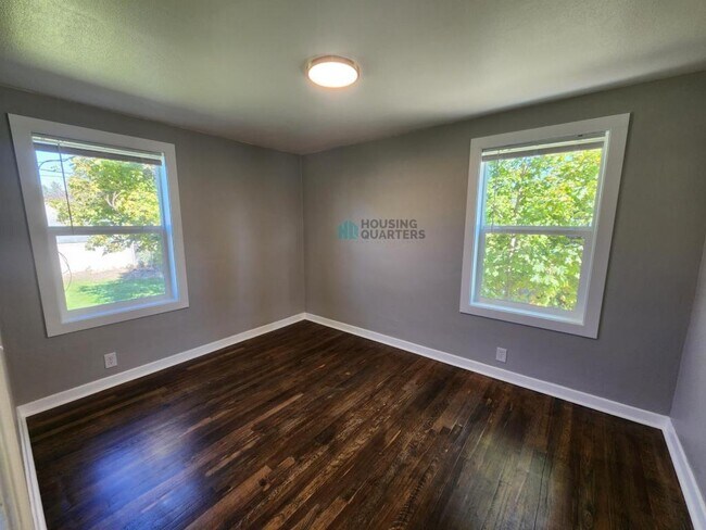 Building Photo - 2528 W Wabash Ave