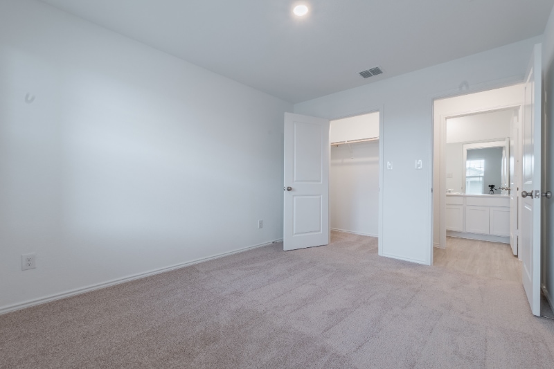 Building Photo - 448 Keefer