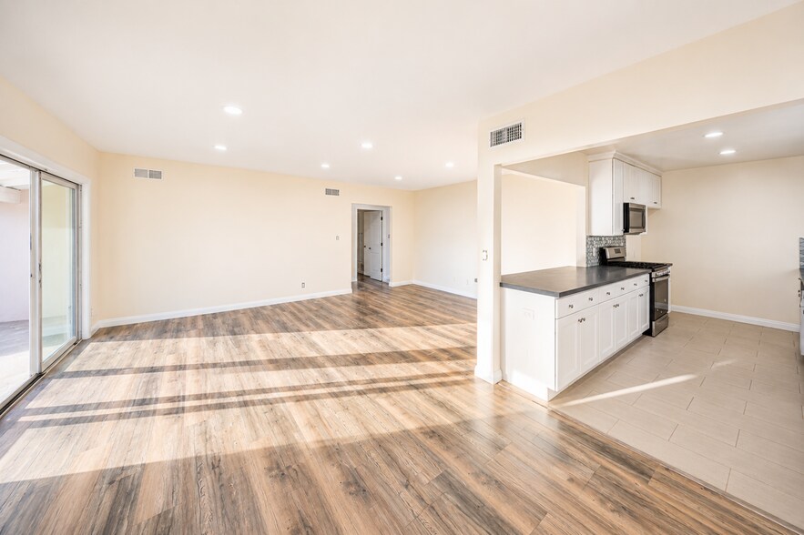 Building Photo - 9007 Monogram Ave