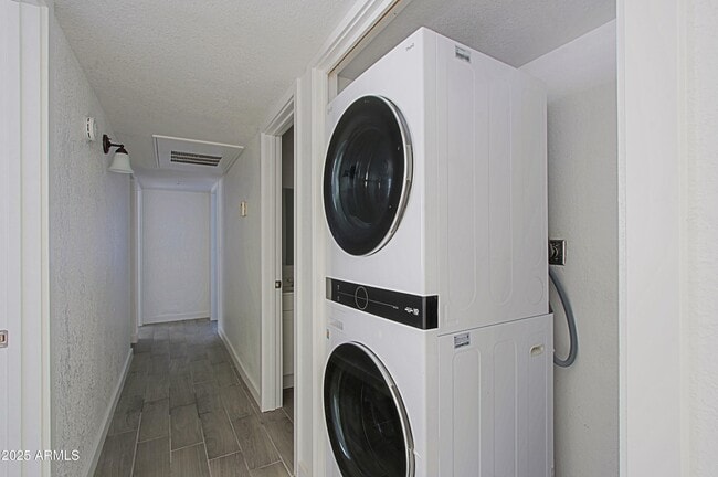 Building Photo - 13211 North 21st Pl