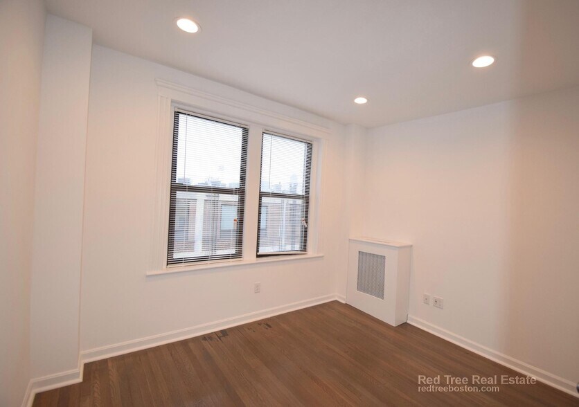 Building Photo - 19 Peterborough St