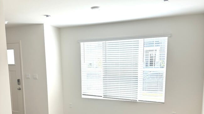 Building Photo - 2211 Glacier St