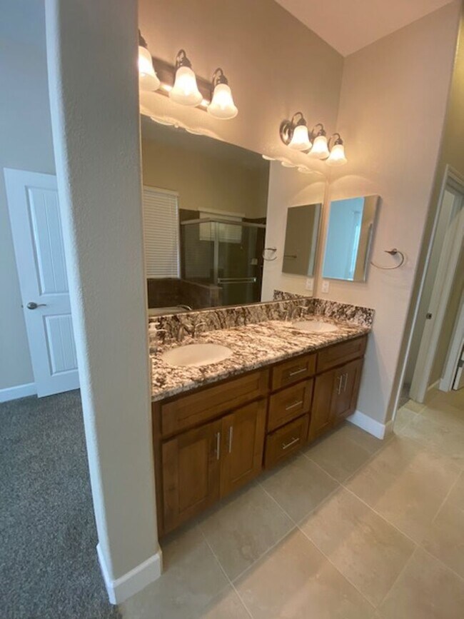 Building Photo - 2256 Ranch View Dr
