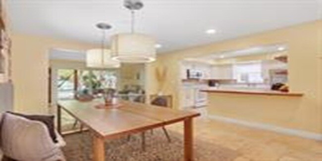 Building Photo - 721 N Lakeside Dr