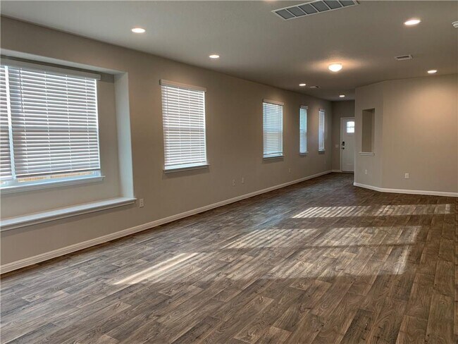 Building Photo - 1308 Anhalt Dr