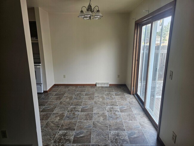 dining room - 741 Aspen Ave