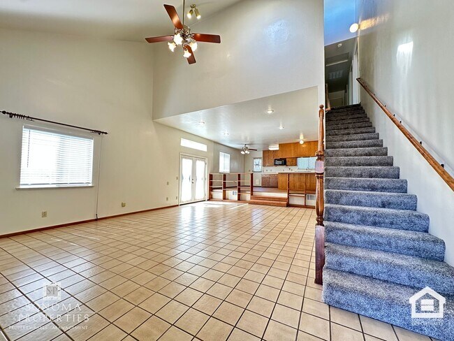 Building Photo - Spacious 4+BD/3BA Two-Story Home with Expansive Yard