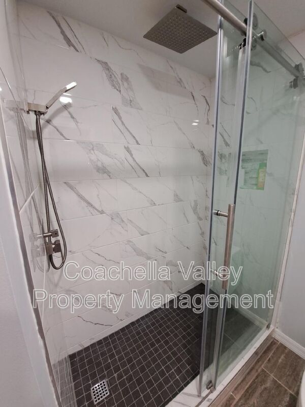 Building Photo - 5300 E Waverly Dr