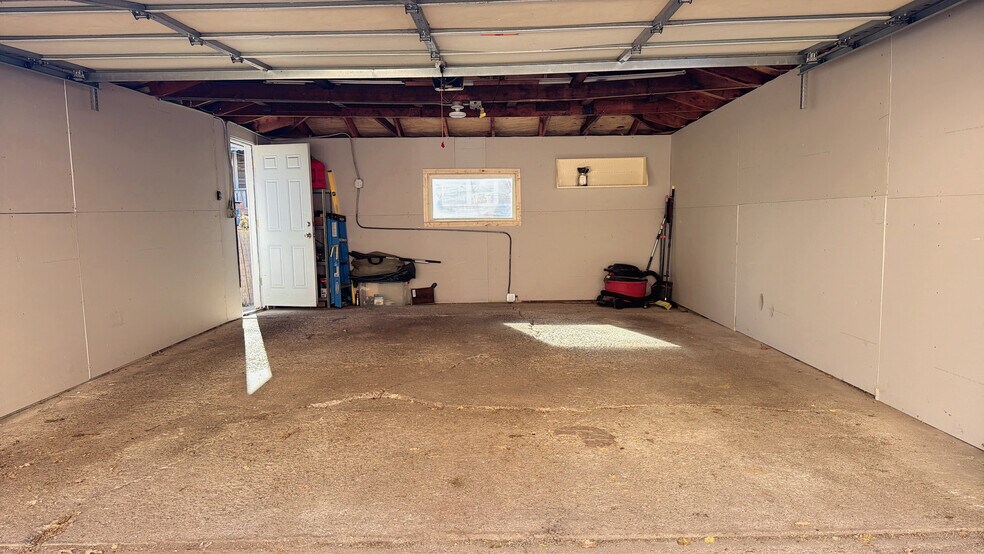 On-Site Two-Car Garage (One Parking Space Available) - 1032 W 31st Pl