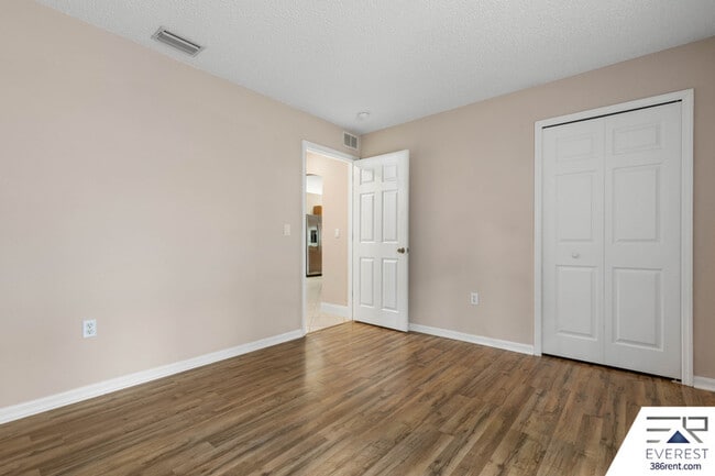 Building Photo - 59 Riverina Dr