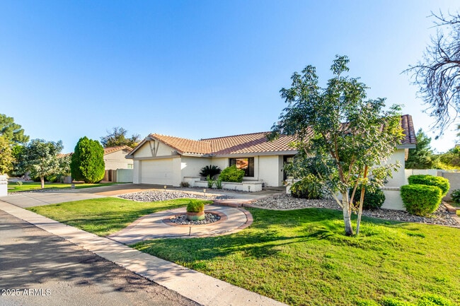 Building Photo - 687 E Park Ave