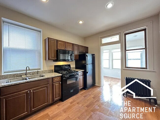 Building Photo - 5023 N Ridgeway Ave