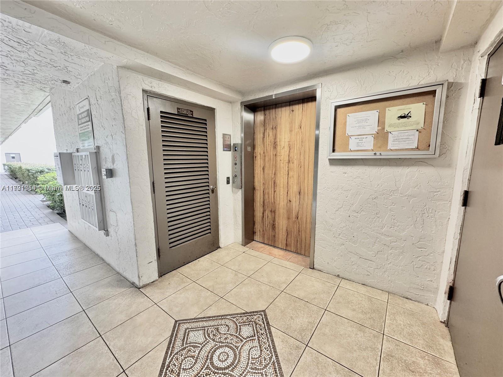 Building Photo - 3150 W Rolling Hills Cir