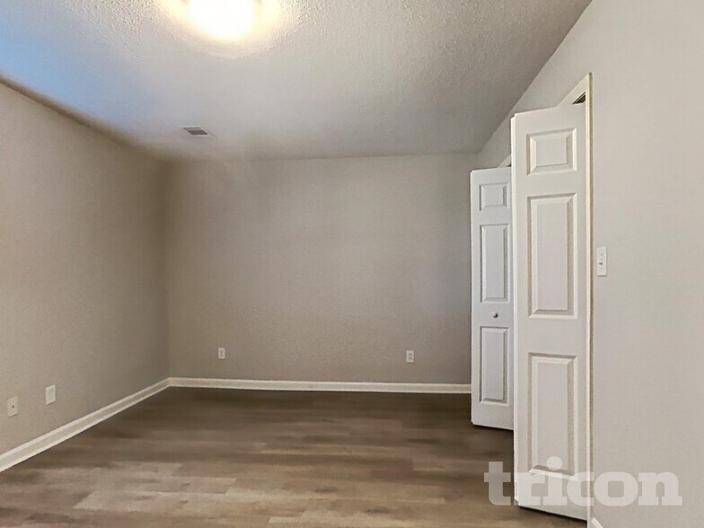 Building Photo - 11069 Hunters Ln