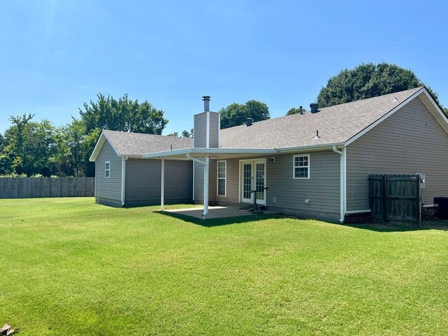 Building Photo - 2404 Whitecliff Cove