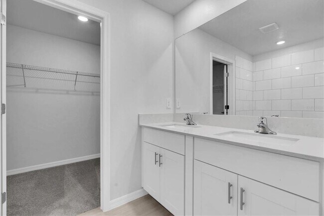 Building Photo - 17594 Pleasantview Blvd