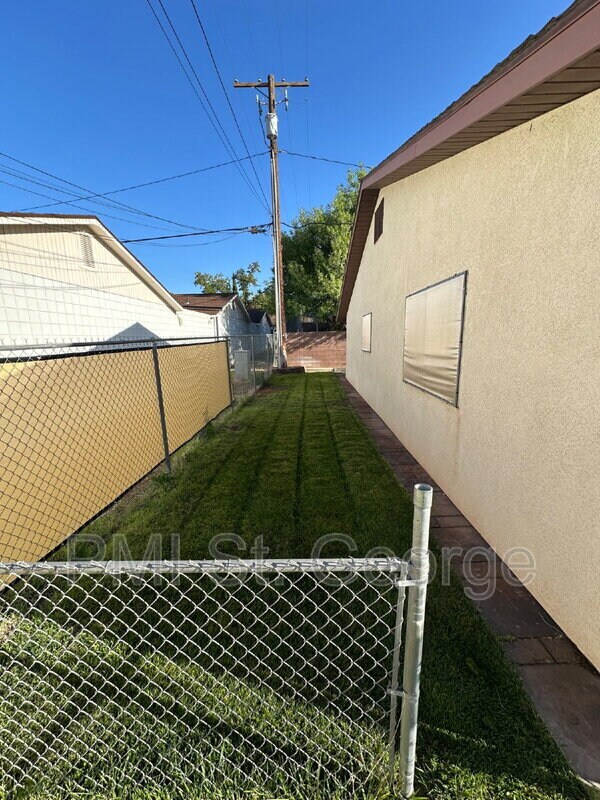 Building Photo - 55 E 600 S
