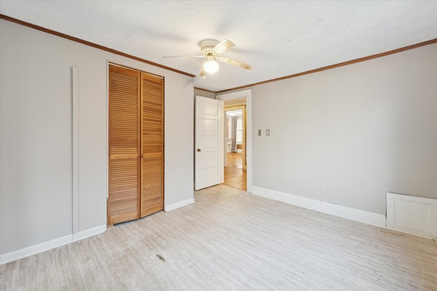 Building Photo - 742 E Park Ave