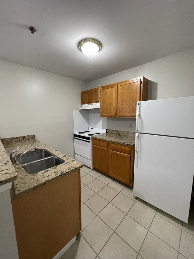 Building Photo - 1500 Iris Dr