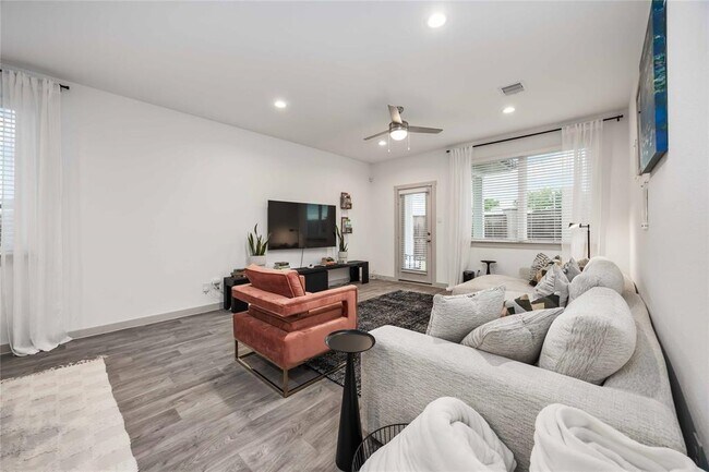 Building Photo - 2802 Wingmore Ln