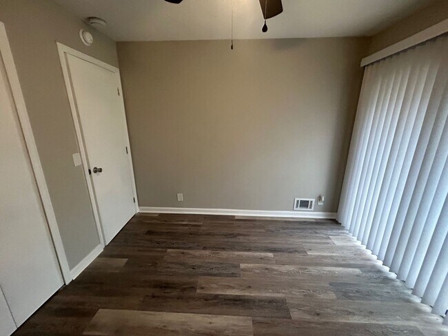 Building Photo - 240 Jamil Rd