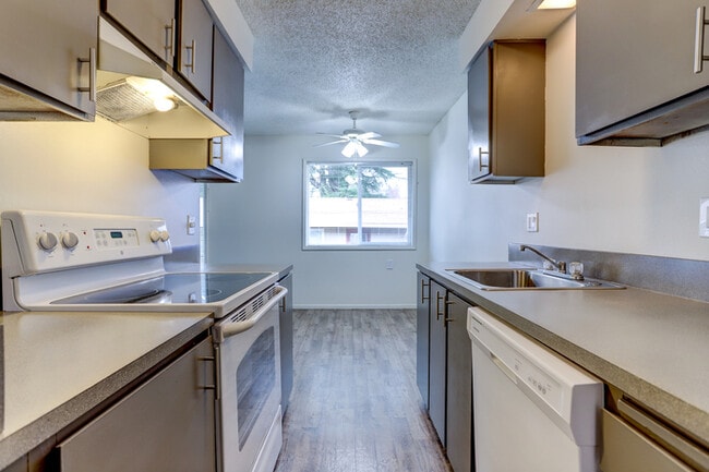 Building Photo - Look no Further, Tyee offers a SUPER 1bed/...