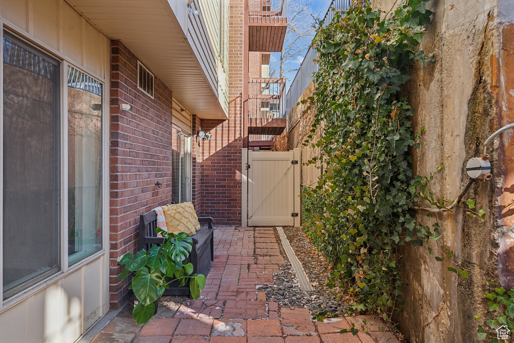 Patio - 1044 E 400 S