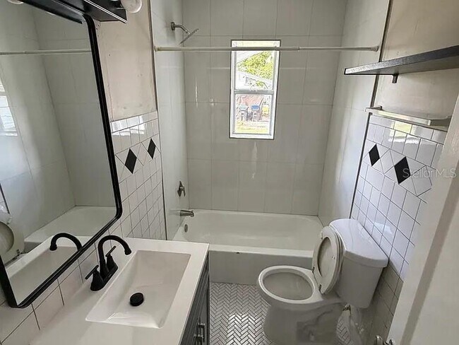 Building Photo - 1931 Staunton Ave