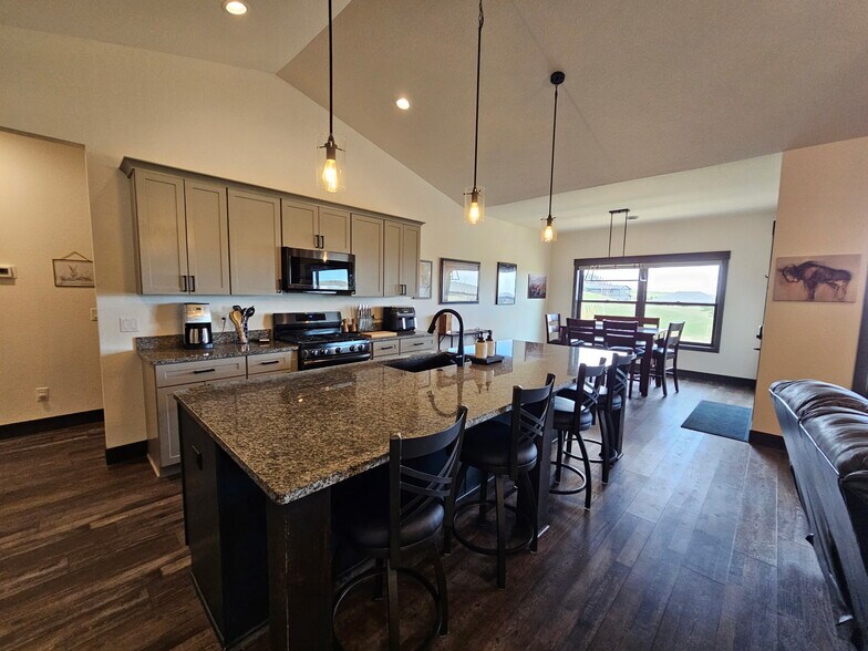 Building Photo - 7994 Brooks Loop