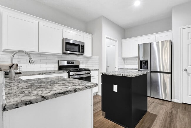 Building Photo - 16215 Cairngorm Ave