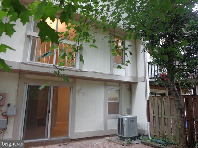 Building Photo - 5565 Peppercorn Dr